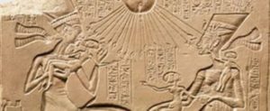 Le pharaon Akhenaton est le fils de la reine Tiyi et du roi Amenhotep III